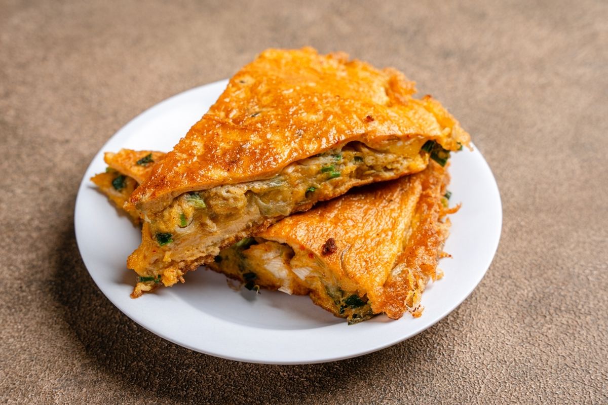 Resep Telur Dadar Padang Tebal, Gurih, dan Antikempis