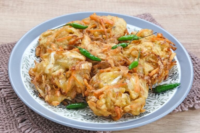 Cara Bikin Bakwan Renyah Walau Dingin Tanpa Baking Soda, Trik di Cara Goreng
